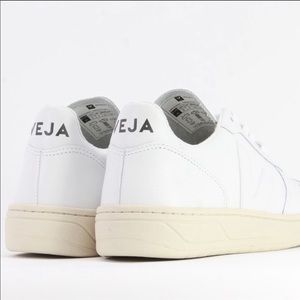 Veja V-10 white leather sneakers SIZE 10 euro 41